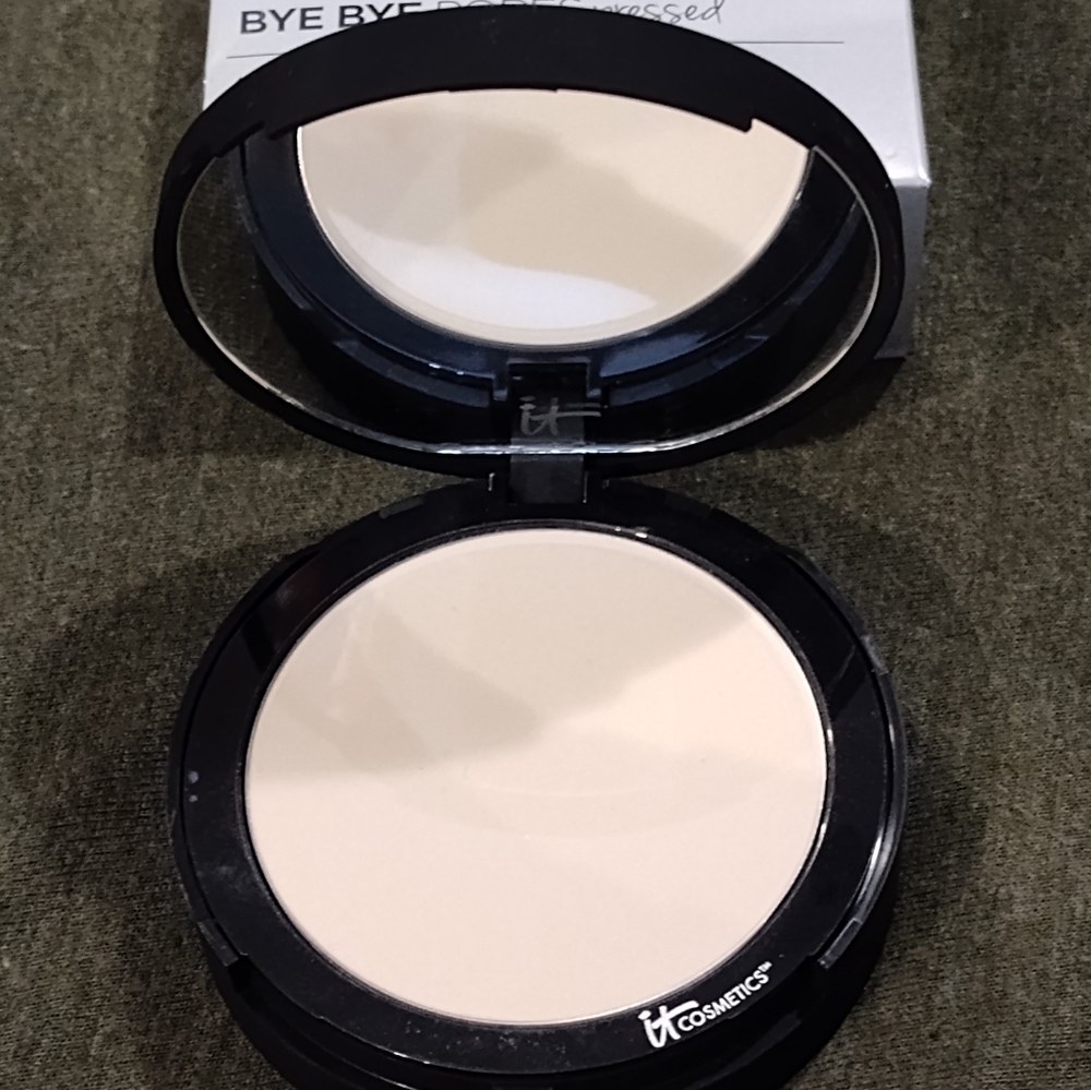 NEW!! IT! COSMETICS Bye Bye Pores Pressed Powder - Picture 8 of 9